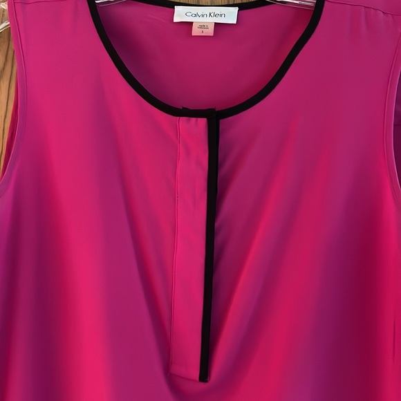 Calvin Klein sleeveless blouse in size small - Picture 2 of 4